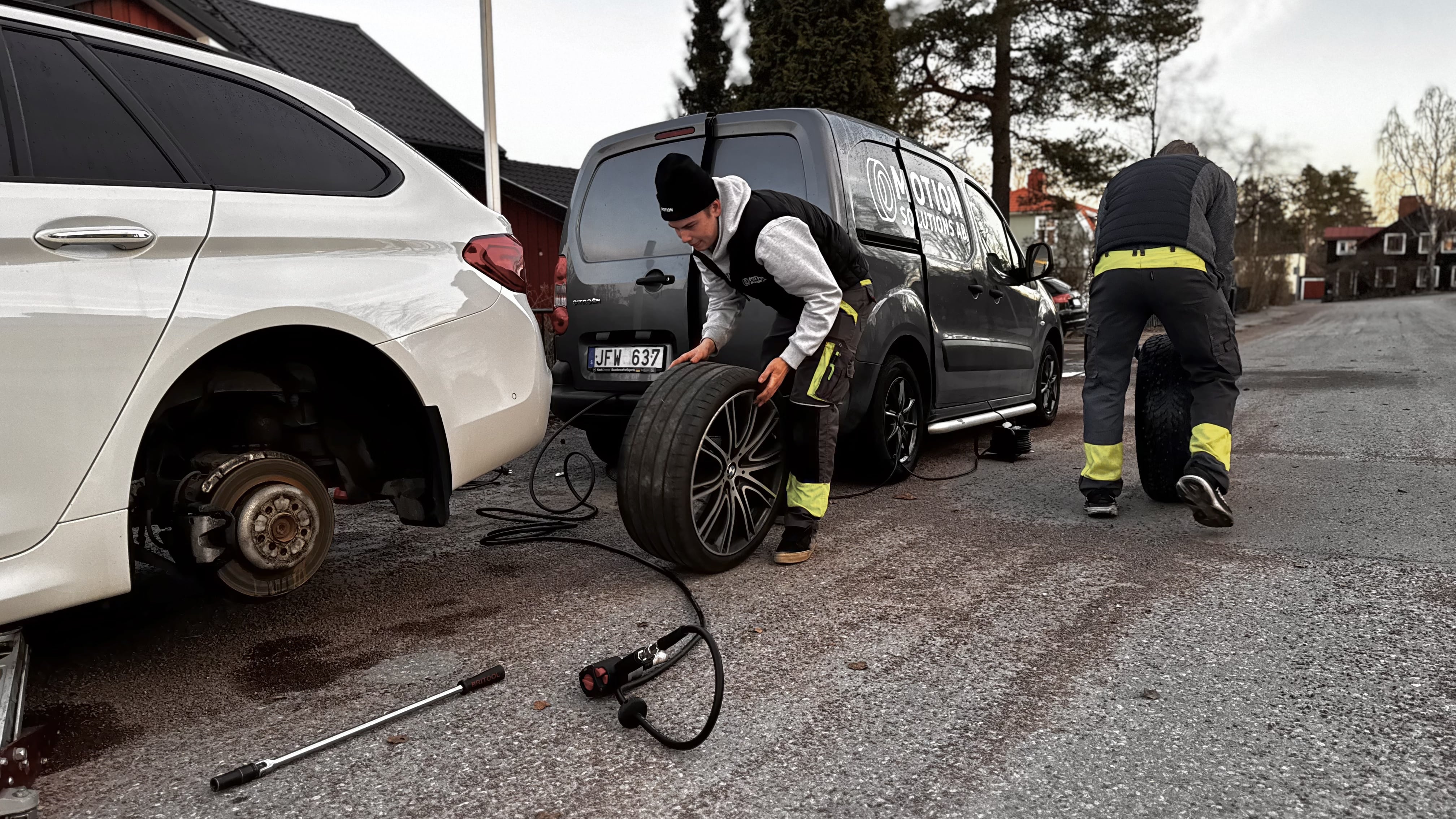 Motion Solutions AB byter däck hemma hos dig